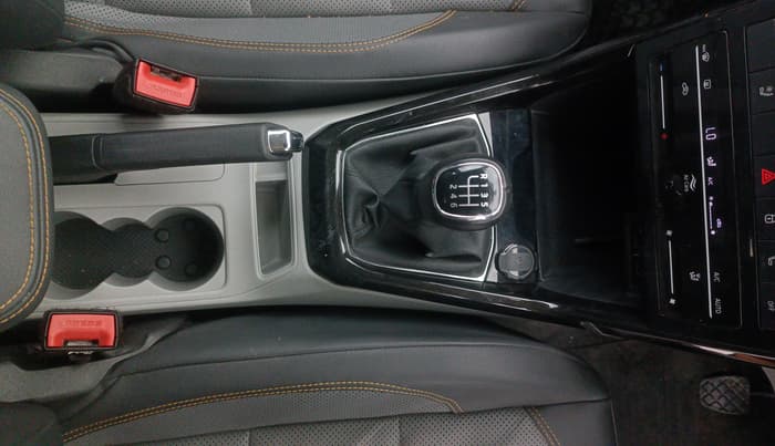 2022 Skoda KUSHAQ STYLE 1.5L TSI MT, Petrol, Manual, 30,848 km, Gear Lever