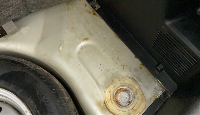 2014 Maruti Swift VXI, Petrol, Manual, 67,573 km, Boot floor - Slight discoloration