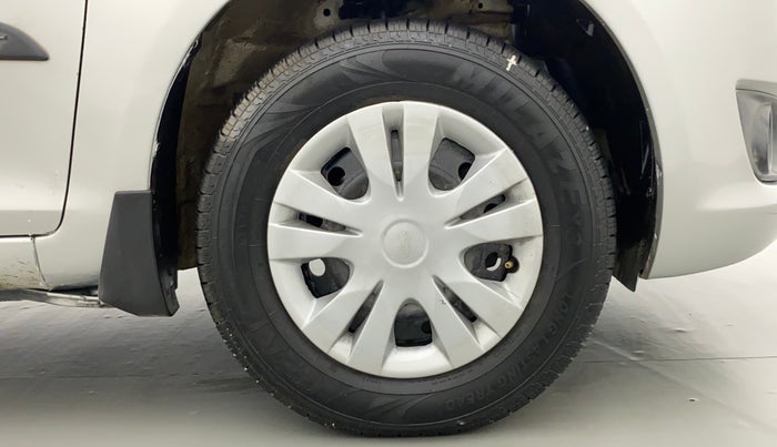 2014 Maruti Swift VXI, Petrol, Manual, 67,573 km, Right Front Wheel