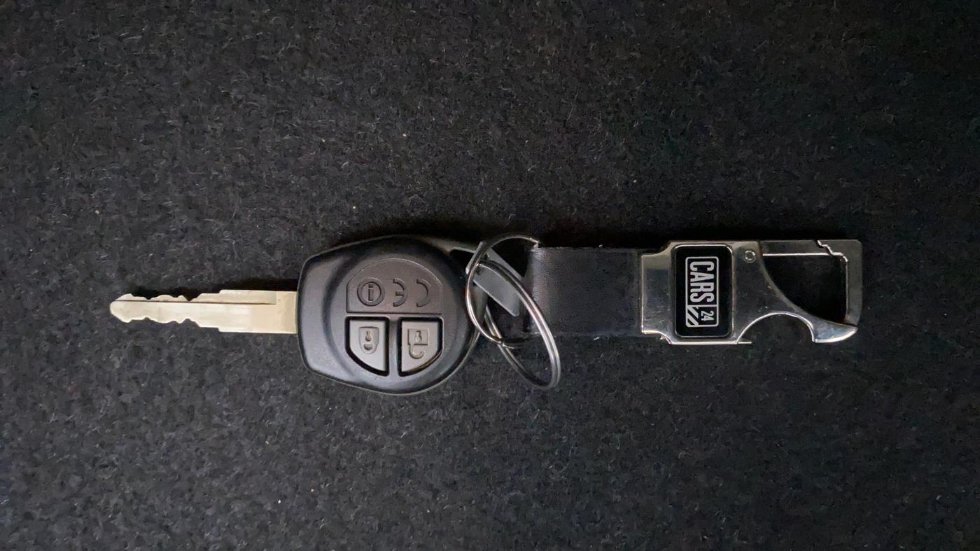 2017 Maruti Dzire VXI, Petrol, Manual, 35,543 km, Key Close Up
