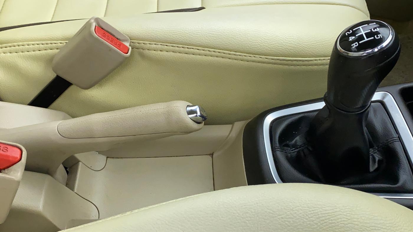 2017 Maruti Dzire VXI, Petrol, Manual, 35,543 km, Gear Lever