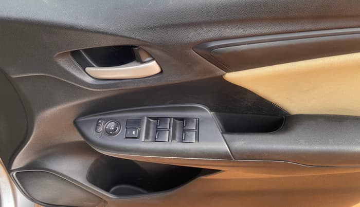 2016 Honda Jazz 1.5L I-DTEC SV, Diesel, Manual, 1,18,599 km, Driver Side Door Panels Control
