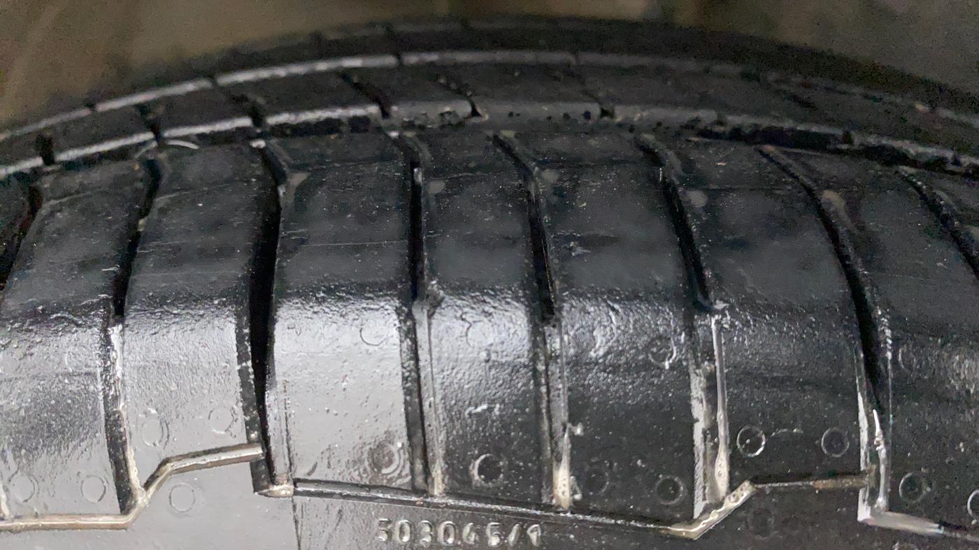 2012 Maruti Wagon R 1.0 LXI, Petrol, Manual, 73,531 km, Right Front Tyre Tread