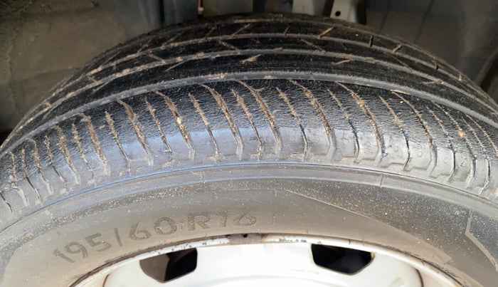 2021 Nissan MAGNITE XE, Petrol, Manual, 24,422 km, Right Front Tyre Tread