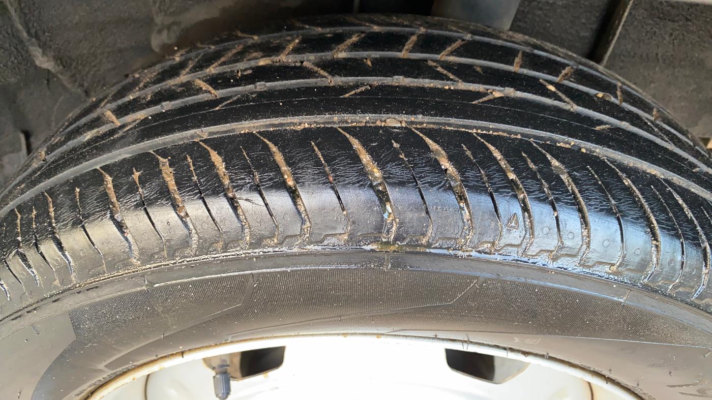2021 Nissan MAGNITE XE, Petrol, Manual, 24,516 km, Left Rear Tyre Tread