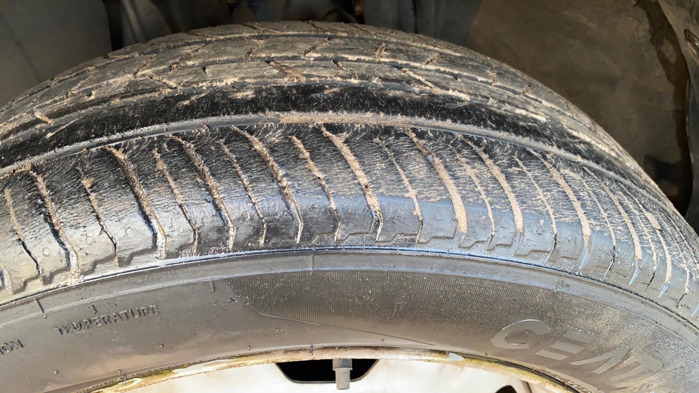 2021 Nissan MAGNITE XE, Petrol, Manual, 24,516 km, Left Front Tyre Tread