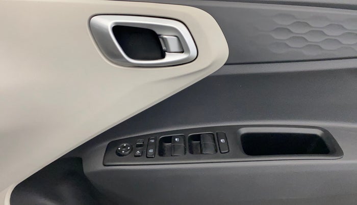 2024 Hyundai AURA SX 1.2, Petrol, Manual, 4,007 km, Driver Side Door Panels Control