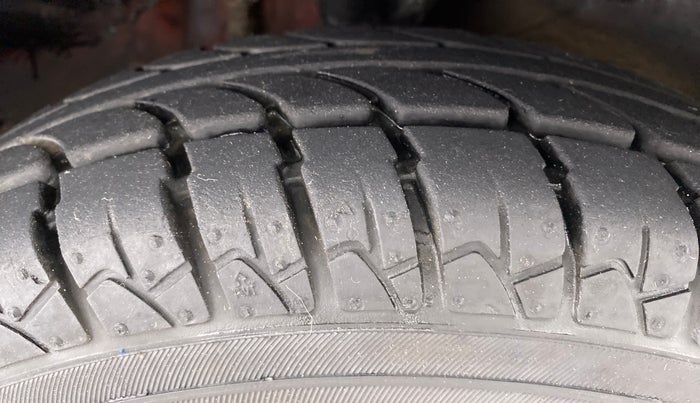2012 Maruti Alto LXI, Petrol, Manual, 48,813 km, Right Front Tyre Tread