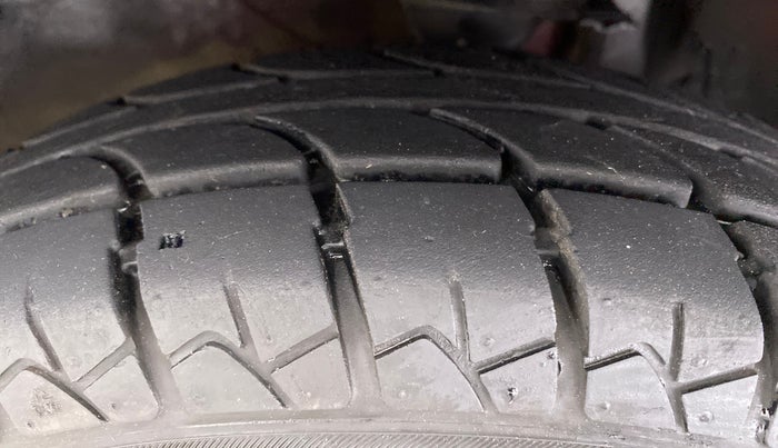 2012 Maruti Alto LXI, Petrol, Manual, 48,813 km, Left Front Tyre Tread