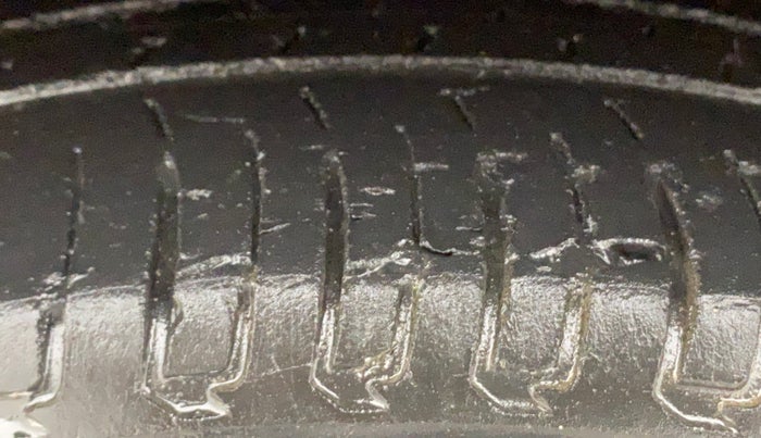 2020 Hyundai Elite i20 SPORTZ PLUS 1.2, Petrol, Manual, 68,329 km, Left Front Tyre Tread