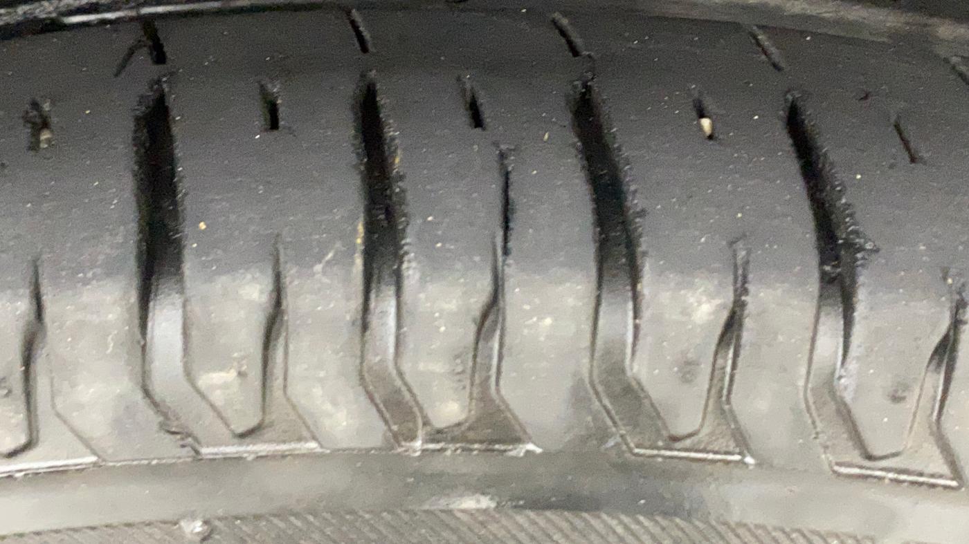 2020 Hyundai Elite i20 SPORTZ PLUS 1.2, Petrol, Manual, 68,329 km, Right Front Tyre Tread