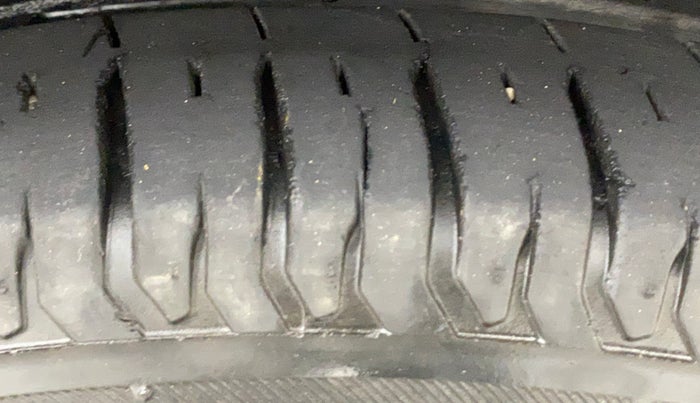 2020 Hyundai Elite i20 SPORTZ PLUS 1.2, Petrol, Manual, 68,329 km, Right Front Tyre Tread