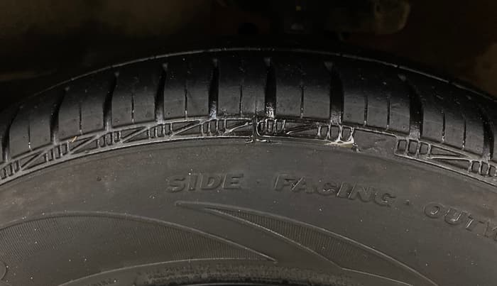 2015 Maruti Ritz VXI, Petrol, Manual, 81,740 km, Left Front Tyre Tread