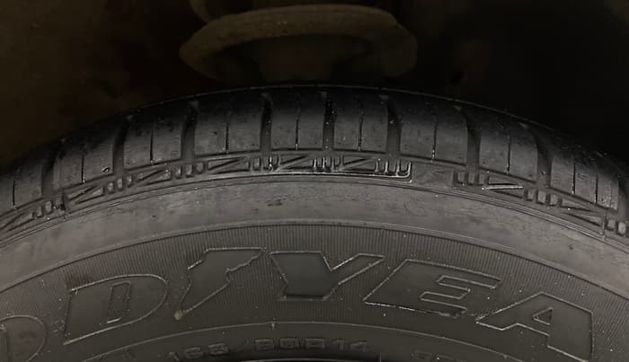 2015 Maruti Ritz VXI, Petrol, Manual, 81,740 km, Right Front Tyre Tread