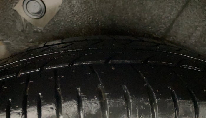 2014 Hyundai i10 SPORTZ 1.1, Petrol, Manual, 27,397 km, Right Rear Tyre Tread