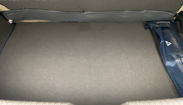 2014 Hyundai i10 SPORTZ 1.1, Petrol, Manual, 27,397 km, Boot Inside