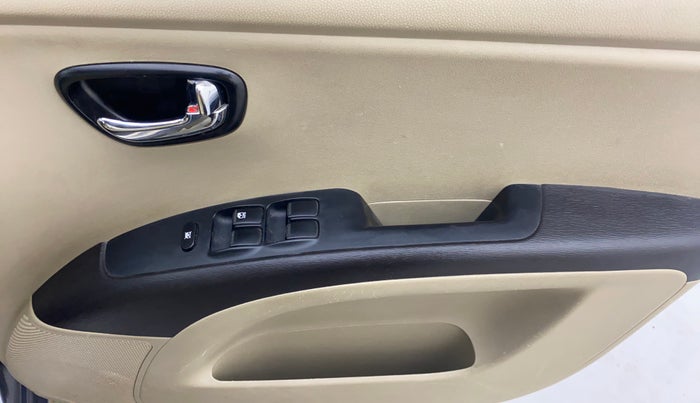 2014 Hyundai i10 SPORTZ 1.1, Petrol, Manual, 27,397 km, Driver Side Door Panels Control