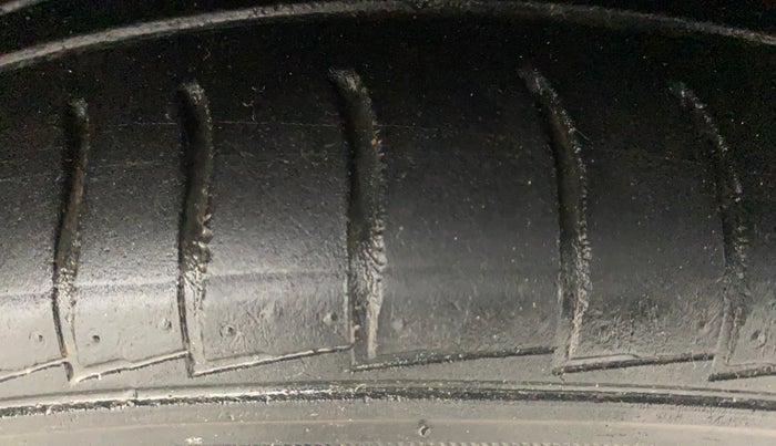 2021 Hyundai GRAND I10 NIOS SPORTZ 1.2 KAPPA VTVT, Petrol, Manual, 80,673 km, Right Front Tyre Tread