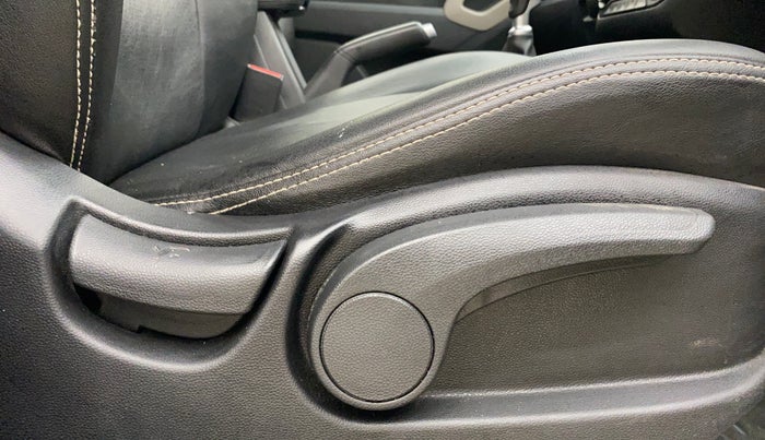 2017 Hyundai Creta SX PLUS 1.6 PETROL, Petrol, Manual, 79,133 km, Driver Side Adjustment Panel