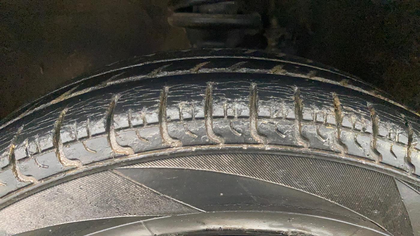 2015 Maruti Alto 800 LXI, Petrol, Manual, 39,084 km, Left Front Tyre Tread