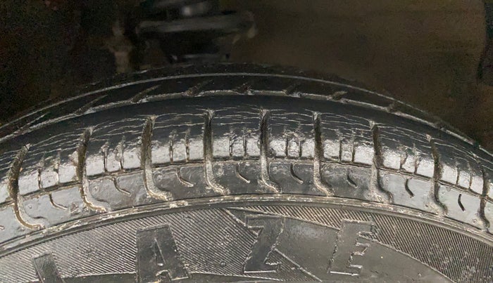 2015 Maruti Alto 800 LXI, Petrol, Manual, 39,053 km, Right Front Tyre Tread