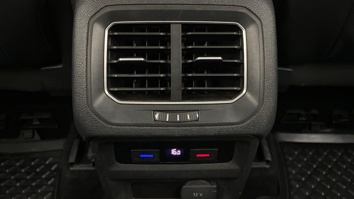 2017 Volkswagen TIGUAN HIGHLINE TDI AT, Diesel, Automatic, 1,19,427 km, Rear AC Vents