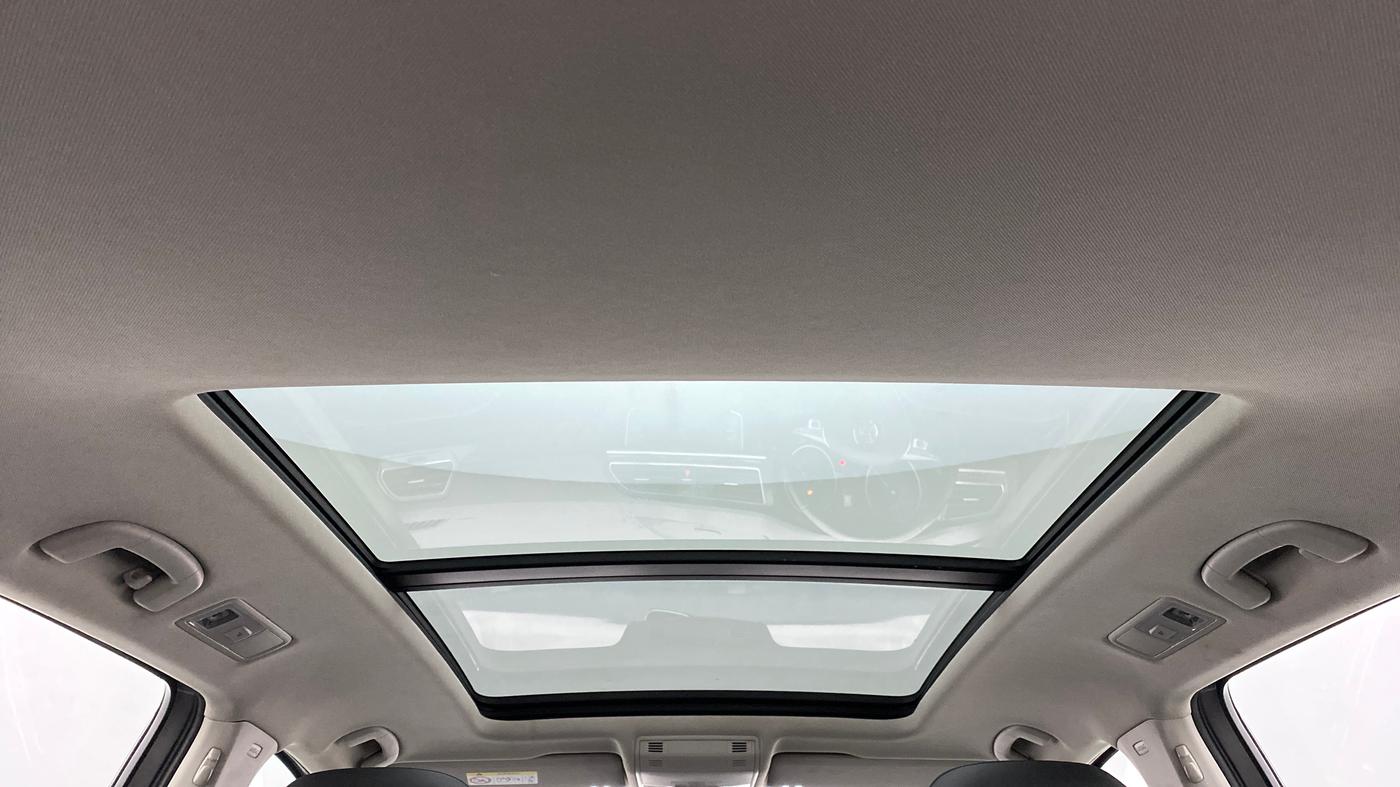 2017 Volkswagen TIGUAN HIGHLINE TDI AT, Diesel, Automatic, 1,19,427 km, Moonroof/ Sunroof