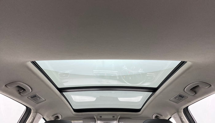 2017 Volkswagen TIGUAN HIGHLINE TDI AT, Diesel, Automatic, 1,19,427 km, Moonroof/ Sunroof