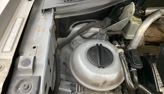 2017 Volkswagen TIGUAN HIGHLINE TDI AT, Diesel, Automatic, 1,19,427 km, Right Apron - Apron is partially repaired