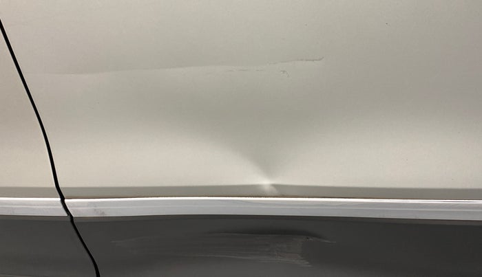 2017 Volkswagen TIGUAN HIGHLINE TDI AT, Diesel, Automatic, 1,19,427 km, Rear left door - Slightly dented