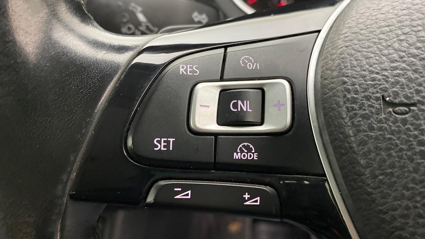 2017 Volkswagen TIGUAN HIGHLINE TDI AT, Diesel, Automatic, 1,19,427 km, Adaptive Cruise Control