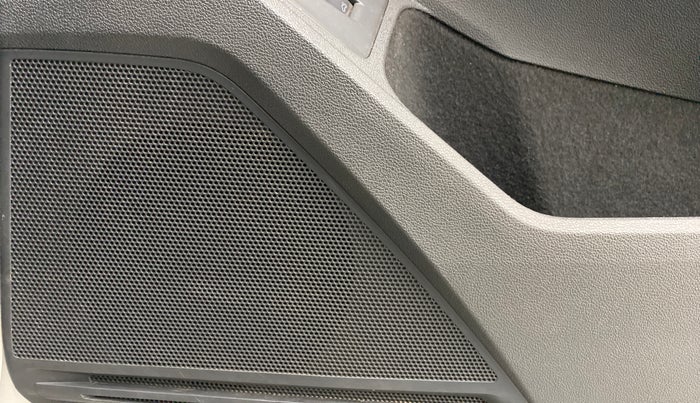 2017 Volkswagen TIGUAN HIGHLINE TDI AT, Diesel, Automatic, 1,19,427 km, Infotainment system - Front speakers missing / not working