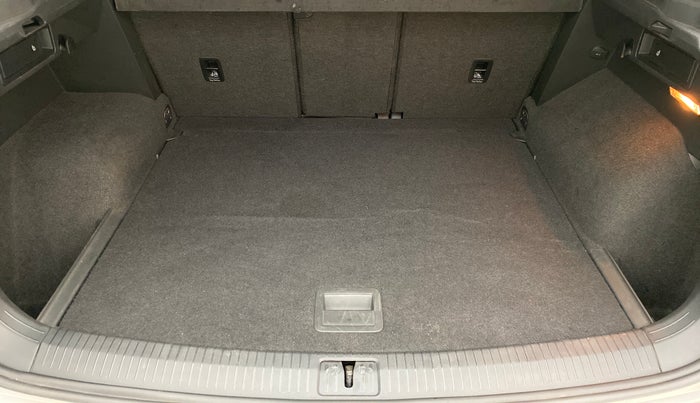 2017 Volkswagen TIGUAN HIGHLINE TDI AT, Diesel, Automatic, 1,19,427 km, Boot Inside