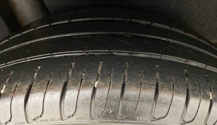 2017 Volkswagen TIGUAN HIGHLINE TDI AT, Diesel, Automatic, 1,19,427 km, Right Rear Tyre Tread