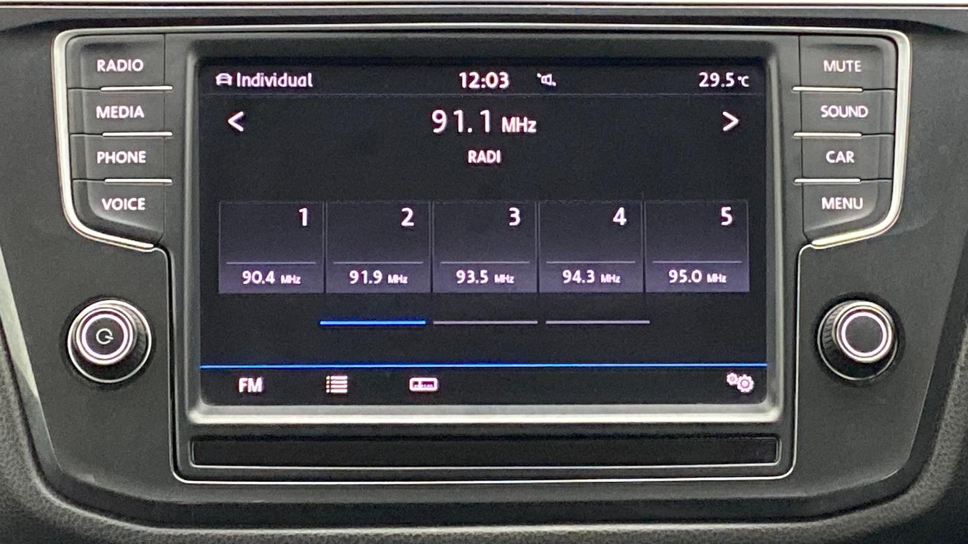 2017 Volkswagen TIGUAN HIGHLINE TDI AT, Diesel, Automatic, 1,19,427 km, Infotainment System