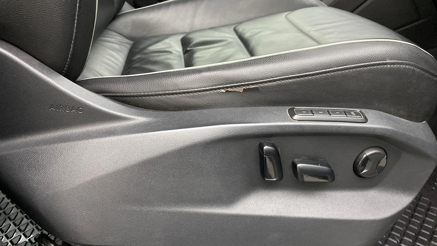 2017 Volkswagen TIGUAN HIGHLINE TDI AT, Diesel, Automatic, 1,19,427 km, Driver Side Adjustment Panel