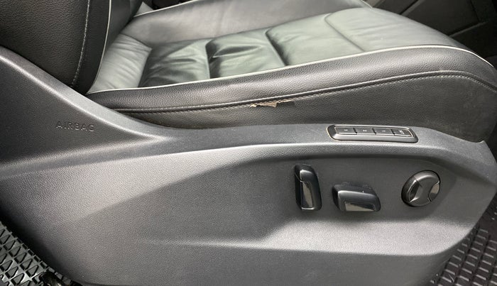 2017 Volkswagen TIGUAN HIGHLINE TDI AT, Diesel, Automatic, 1,19,427 km, Driver Side Adjustment Panel
