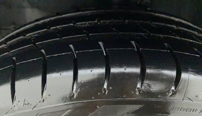 2010 Maruti A Star VXI ABS AT, Petrol, Automatic, 25,346 km, Left Front Tyre Tread