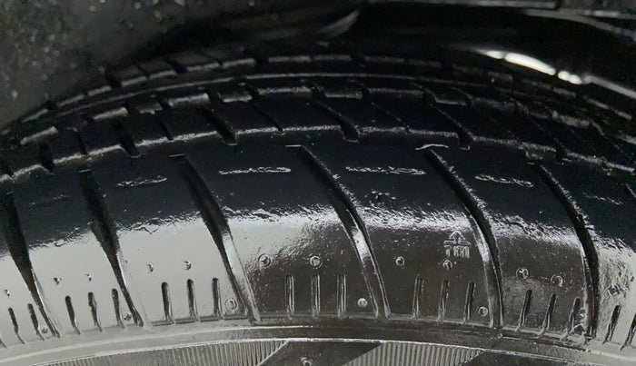 2010 Maruti A Star VXI ABS AT, Petrol, Automatic, 25,346 km, Left Rear Tyre Tread