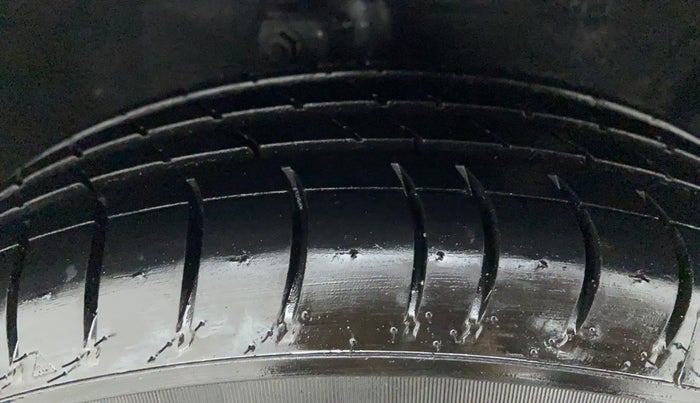 2010 Maruti A Star VXI ABS AT, Petrol, Automatic, 25,346 km, Right Front Tyre Tread