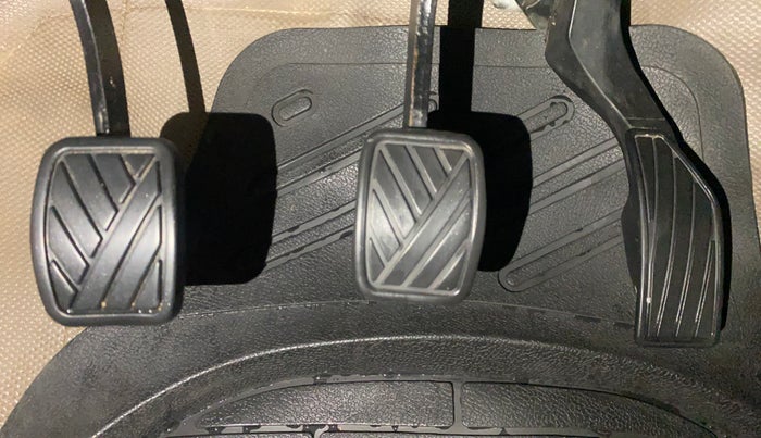 2017 Maruti Ertiga ZDI + SHVS, Diesel, Manual, 64,595 km, Pedals