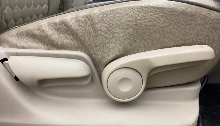 2017 Maruti Ertiga ZDI + SHVS, Diesel, Manual, 64,595 km, Driver Side Adjustment Panel