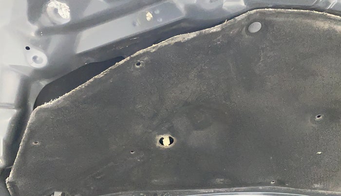 2014 Maruti Swift Dzire VXI, Petrol, Manual, 27,172 km, Bonnet (hood) - Insulation cover has minor damage
