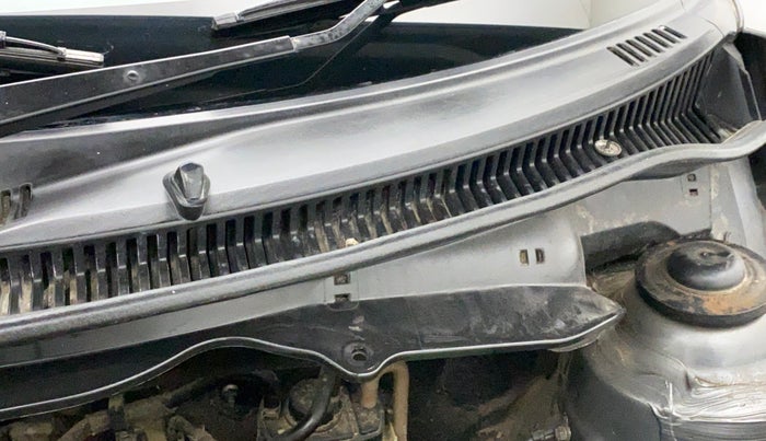 2014 Maruti Swift Dzire VXI, Petrol, Manual, 27,172 km, Bonnet (hood) - Cowl vent panel has minor damage