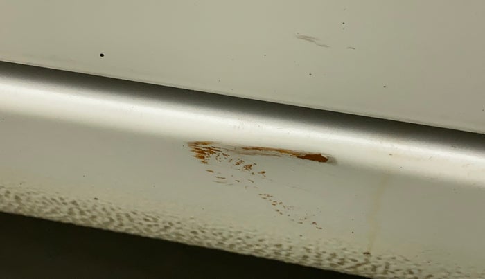 2018 Maruti Celerio VXI CNG, CNG, Manual, 92,325 km, Left running board - Slight discoloration