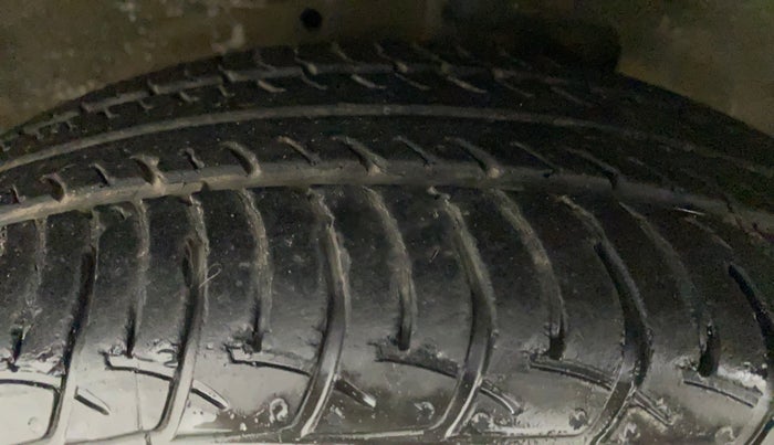 2018 Maruti Celerio VXI CNG, CNG, Manual, 92,325 km, Left Front Tyre Tread