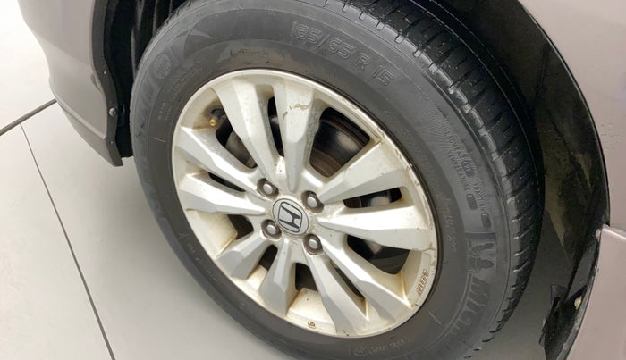 2013 Honda City 1.5L I-VTEC V MT, Petrol, Manual, 84,006 km, Left front tyre - Minor crack