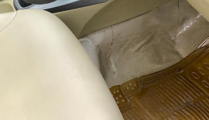 2013 Honda City 1.5L I-VTEC V MT, Petrol, Manual, 84,006 km, Flooring - Carpet is minor damage
