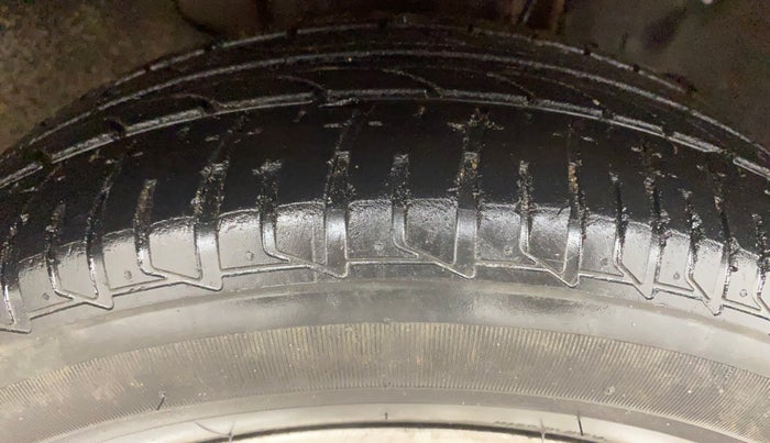 2017 Tata Tiago XZ PETROL, Petrol, Manual, 31,229 km, Right Front Tyre Tread