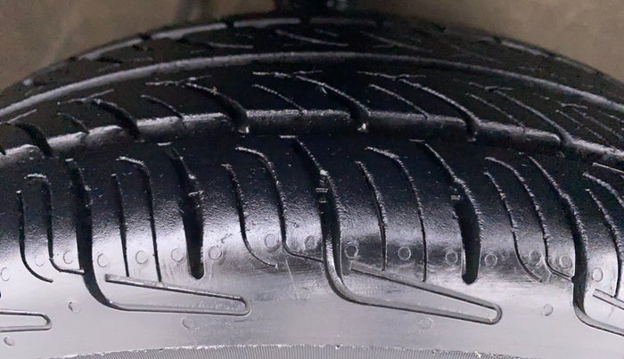 2017 Maruti Alto 800 LXI, Petrol, Manual, 87,031 km, Right Front Tyre Tread